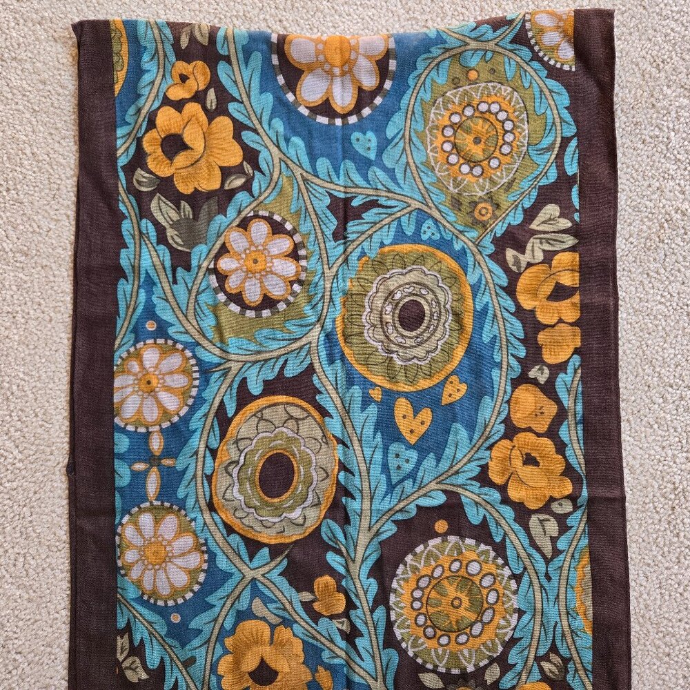 Oscar de la Renta 100% Wool Retro Floral Scarf
